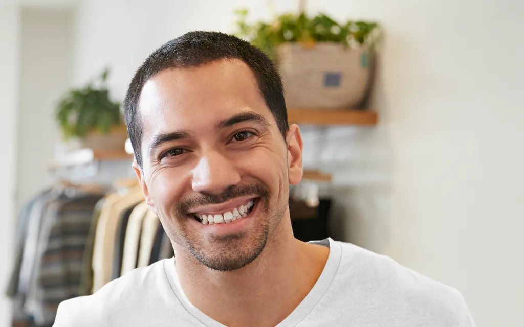 Creativo latino en agencia de marketing