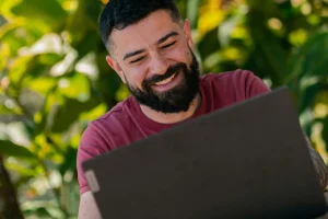 Virtual assistant for marketing: what to delegate and what to keep in your team