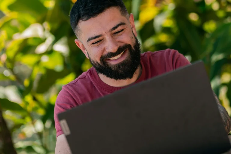 Asistente virtual para marketing: qué delegar y qué mantener en tu equipo